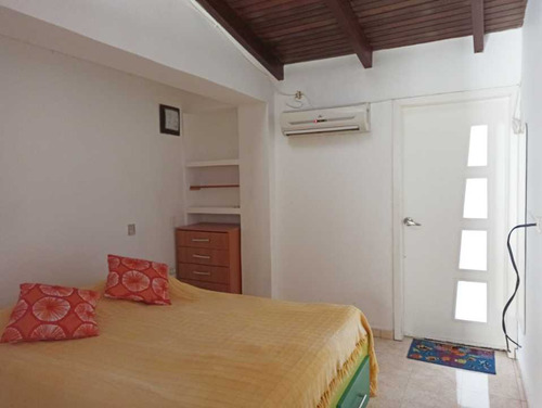 Townhouse Casa En Venta En Loma Linda. Posee Terraza Con Vista
