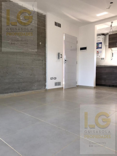 Departamento En Alquiler Dos Ambientes Con Cochera En Berazategui Centro