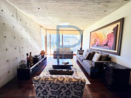 Casa Mediterránea En Prestigioso Y Seguro Condominio