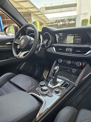 Alfa Romeo Stelvio 2.9L Quadrifoglio Verde V6 Bi-Turbo At
