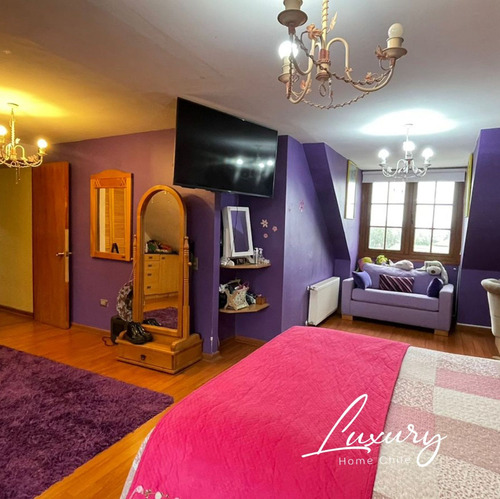 Amplia Casa En Condominio, Venta, La Reina.