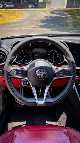 Alfa Romeo Giulia 2.0 Ti At