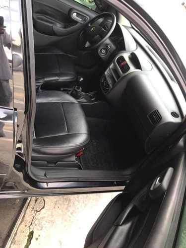 Chevrolet Corsa Sedan Premium 1.4