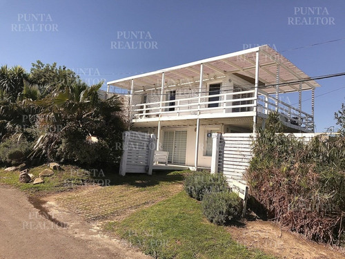 La Barra, 3 Suites Y Servicio, Gateando Al Mar. Pileta. 200 Construidos Y 150 M2 En Decks. Aa. Vista A Olas. Ruta Al Mar!- Ref: 137
