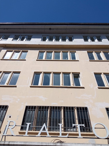 Oficina Paseo Peatonal En Edificio Remodelado
