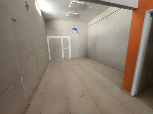 Imagen 8 de 9 de Alquiler Residencial America - Local De 120mts Con Frente Vidriado 2 Baños
