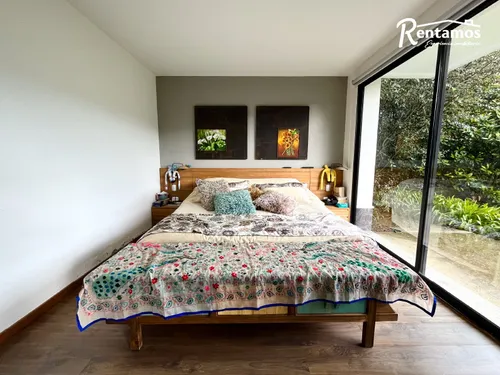 Casa En Venta En Alto Del Escobero. Cod V775211