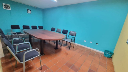 Imagen 3 de 11 de Se Vende Amplio Local Av Andres Eloy Blanco Fatima Pestana 0424-1621777 Cod 138227