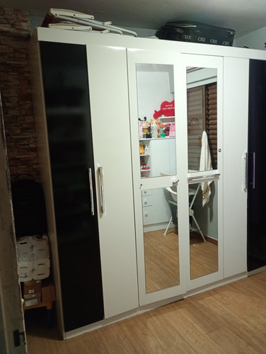 Apartamento Com 2 Quartos,sala,cozinha E Banheiro + Garagem