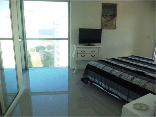 Apartamento En Alquiler Por Temporada De 3 Dormitorios En Playa Brava