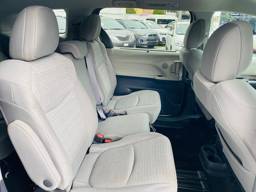 Toyota Sienna 3.5 Le At