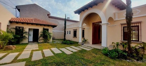 Imagen 2 de 21 de Lujosa Casa A 10 Minutos De #antiguaguatemala Dentro De Condominio Boscoso