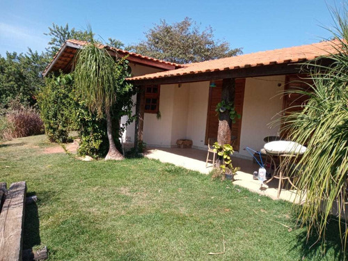 Imagem 1 de 14 de 2.500 M², Em Condomínio, 03 Dormitórios E Piscina !!