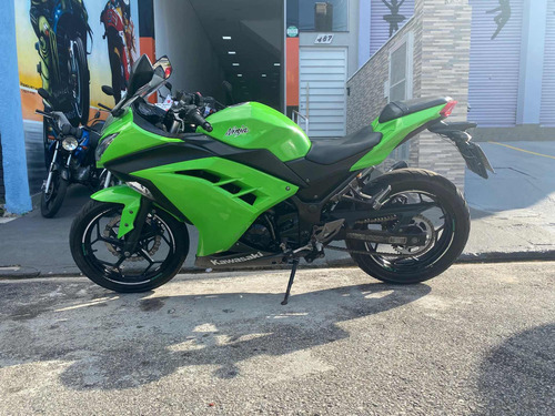 Imagem 2 de 4 de Kawsaki Ninja 300