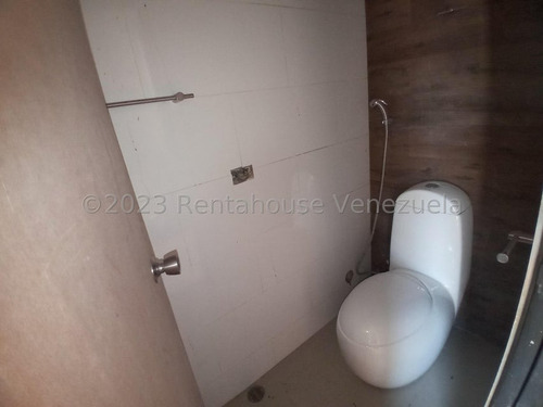 Imagen 10 de 16 de Obra Gris Cocina En Mampostería Con Tope De Granito. Baño En Planta Baja Remodelado Tanque De Agua Subterráneo, Línea Cantv. Conjunto Exclusivo De Solo 52 Th. Agua De Pozo. Vigilancia Privada 24 Hrs.