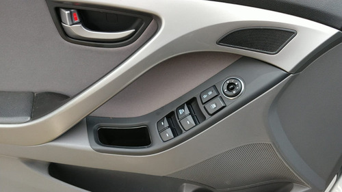 Imagen 7 de 12 de Hyundai Elantra 2015 1.8 Gls Premium At