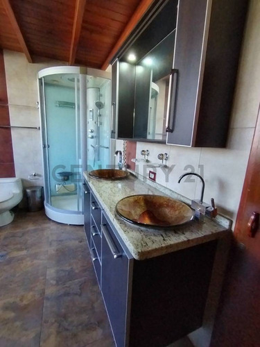 Hermoso Ph En Venta - Urb. El Paraíso