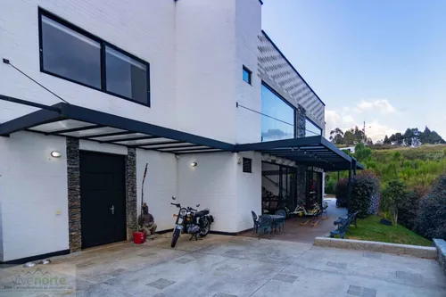 Casa En Venta En Alto De Las Palmas. Cod V12536