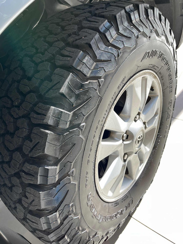 Imagen 5 de 22 de Toyota Land Cruiser 2012 4.5 200 V8 D4-d 235cv At