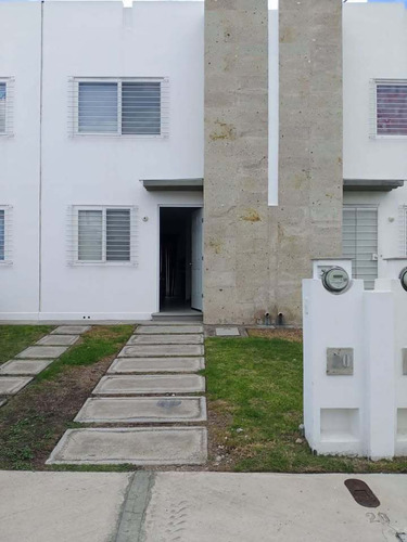 Casa En Renta Los Encinos, El Marques Queretaro. 2 Recamaras