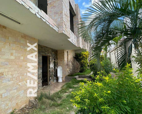 Town House En Obra Gris En Venta, Conj Resd Alkimia, Guatamare, La Asunción, Isla De Margarita.