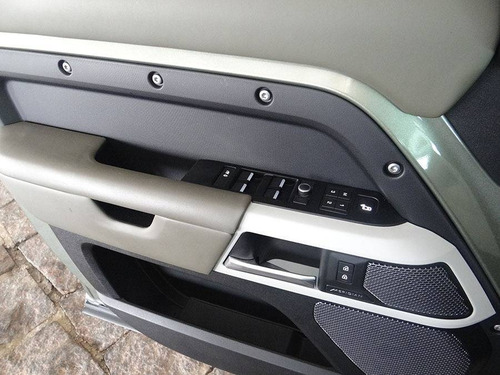 Imagem 14 de 15 de Land Rover Defender 2.0 P300 Gasolina 110 Se Awd