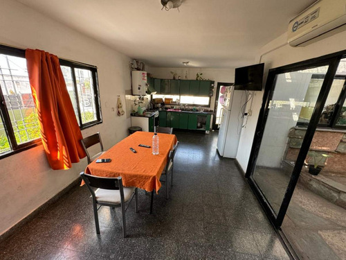 Venta Local Comercial Con Ph De Dos Dormitorios Y Cochera!! B Juniors!