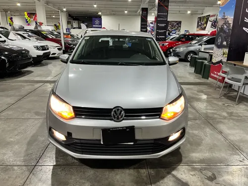 Volkswagen Polo 1.6 L4 Tiptronic At