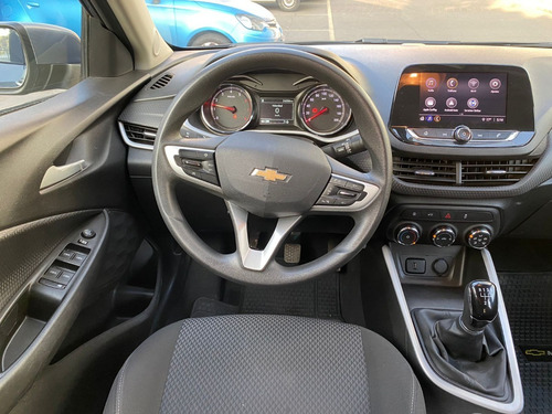 Imagen 3 de 25 de Chevrolet Onix