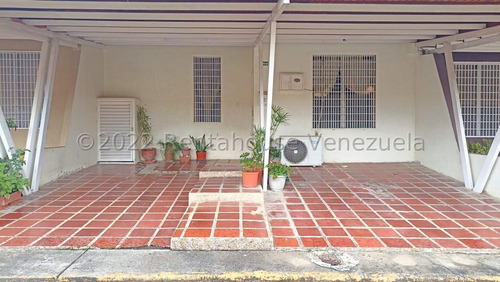 Linda Y Conservada Casa En Urbanismo Privado La Piedad Norte Cabudare Gabriela C