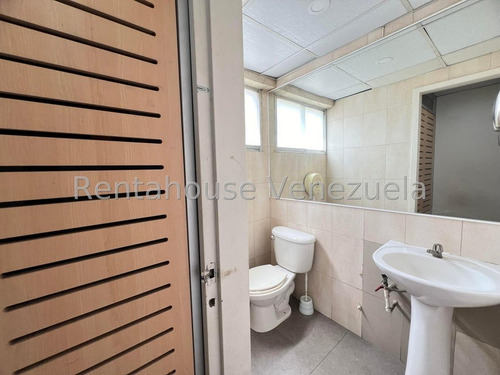 Vendo Hermosa Y Funcional Oficina El Rosal !!! Piso Completo, Totalmente Remodelada , Con 14 CubĂculos !!!! Verla Es Comprarla ..!!!