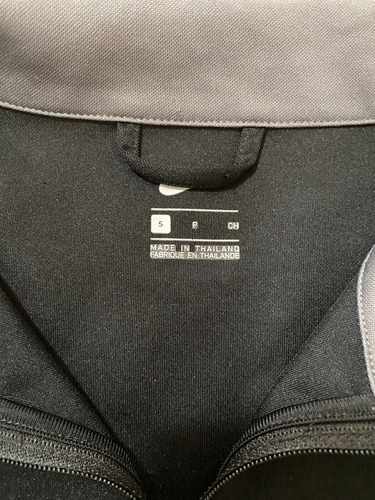 Chamarrita Caballero Nike Talla S, Negro/gris (Usado)