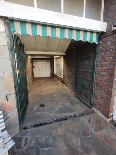 Hermoso Chalet De Estilo Haedo