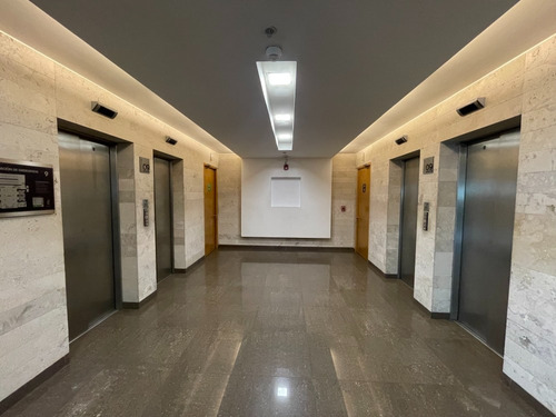 Venta/arriendo Oficina Av. El Salto Huechuraba Id 52.209-lin