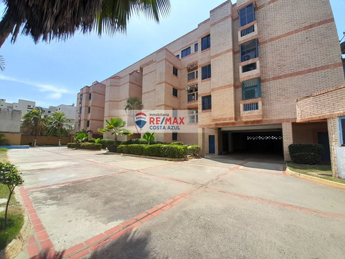 Se Vende Amplio Apartamento De 128 M2 Con Hermosa Vista Al Mar En Terraluna Beach.