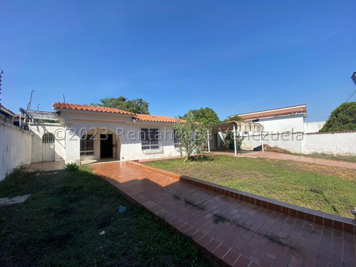 Excelente Casa Comercial En Alquiler Ubicada En Una De Las Principales Avenidas De La Ciudad Barquisimeto Jr
