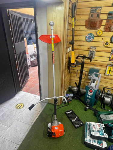Imagen 2 de 8 de Desmalezadora Guadaña Gasolina 43cc Solpower Nueva Garantia