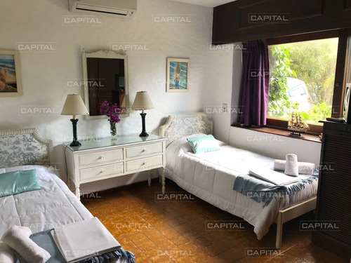 Excelente Chalet De 5 Dormitorios A Metros De La Playa Mansa!- Ref: 24863