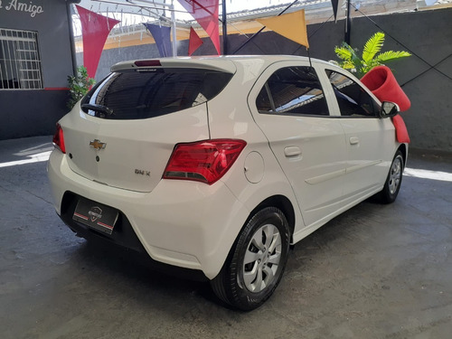 Imagem 3 de 8 de Chevrolet Onix Lt 1.0 Manual Flex 4 Portas
