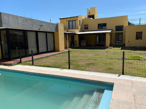 Casa En Venta Granja De Funes 3/4d Y Pileta