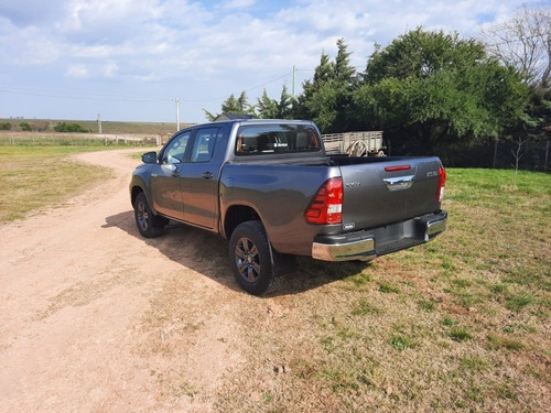 Imagen 4 de 8 de Toyota Hilux 2022 2.4 Cd Sr 150cv 4x2