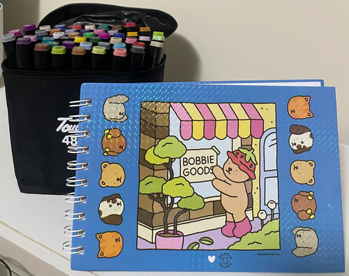 Kit Livro Bobbie Goods E Canetinhas Para Pintar 48 Cores