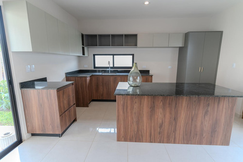 Casa En Venta Merida, En Fraccionamiento Real De Montejo, 1 Planta, Diciembre 2025.