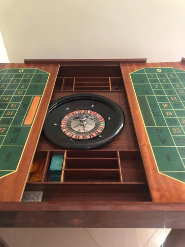 Fina Mesa Inglesa De Juegos (Usado)