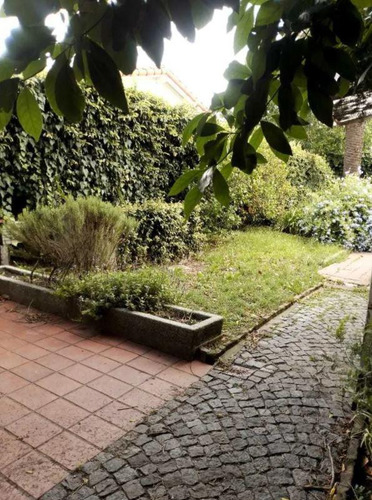 Casa En Venta - 3 Dormitorios 2 Baños - Cochera - 490mts2 - Don Bosco, Quilmes