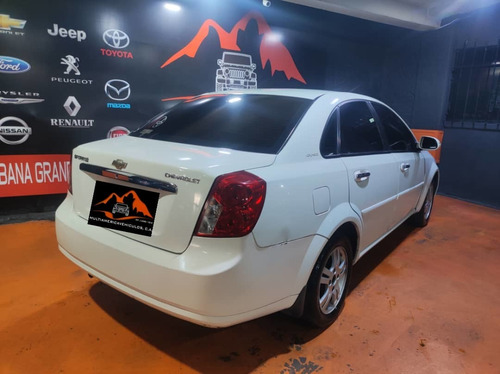 Imagen 9 de 15 de Chevrolet Optra Sedan