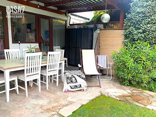 Casa En Venta De 3 Dorm. En Ñuñoa