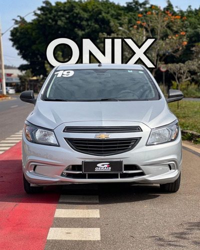 Imagem 2 de 9 de Chevrolet Onix