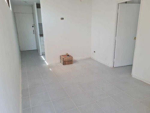 Deprtamento Renovado, Un Dormitorio, Cerca Metro La Chile