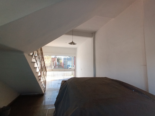 Casa Con Amplio Local, Se Vende O Alquila!!